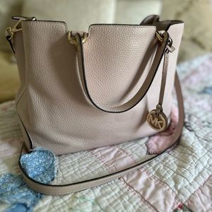 Michael Kors Bag || Like New|| Blush Pink || Medium Sized